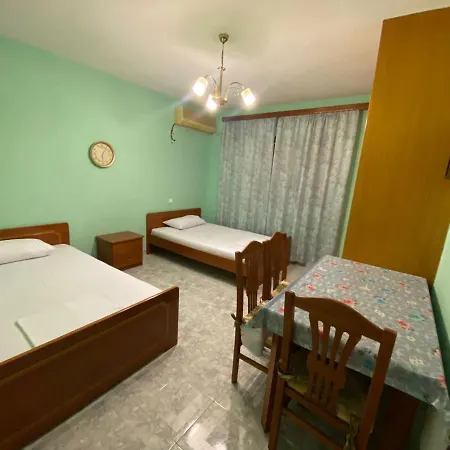 Lovely 2 Bedroom Unit With Garden View Center Apartament *