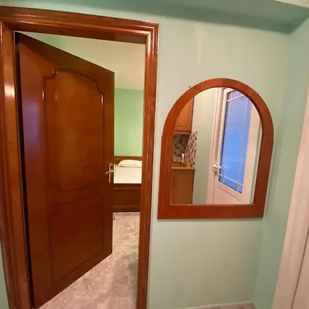 Lovely 2 Bedroom Unit With Garden View Center Apartament *