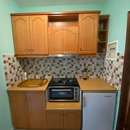 Lovely 2 Bedroom Unit With Garden View Center *