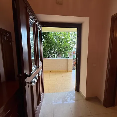 Apartament Lovely 2 Bedroom Unit With Garden View Center *