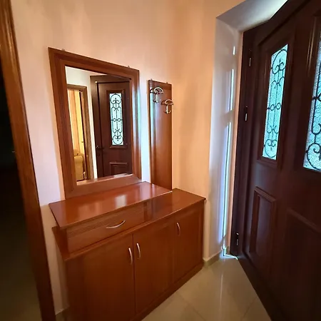 Lovely 2 Bedroom Unit With Garden View Center *